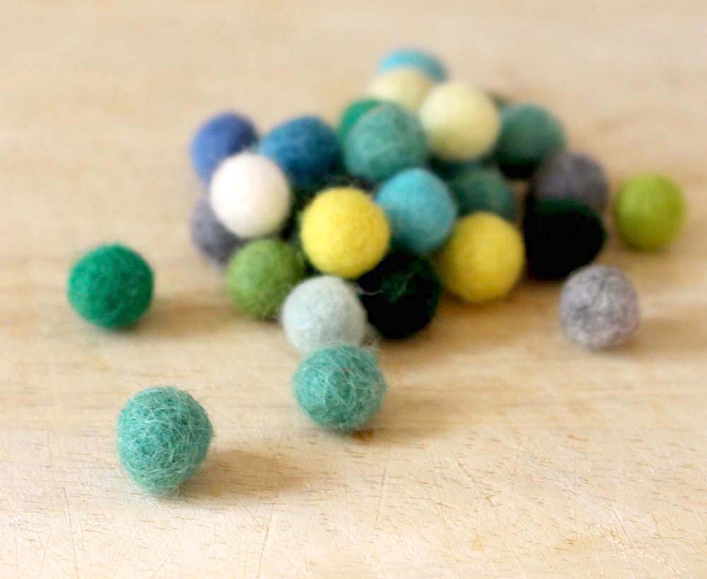 DIY felt bead bracelet